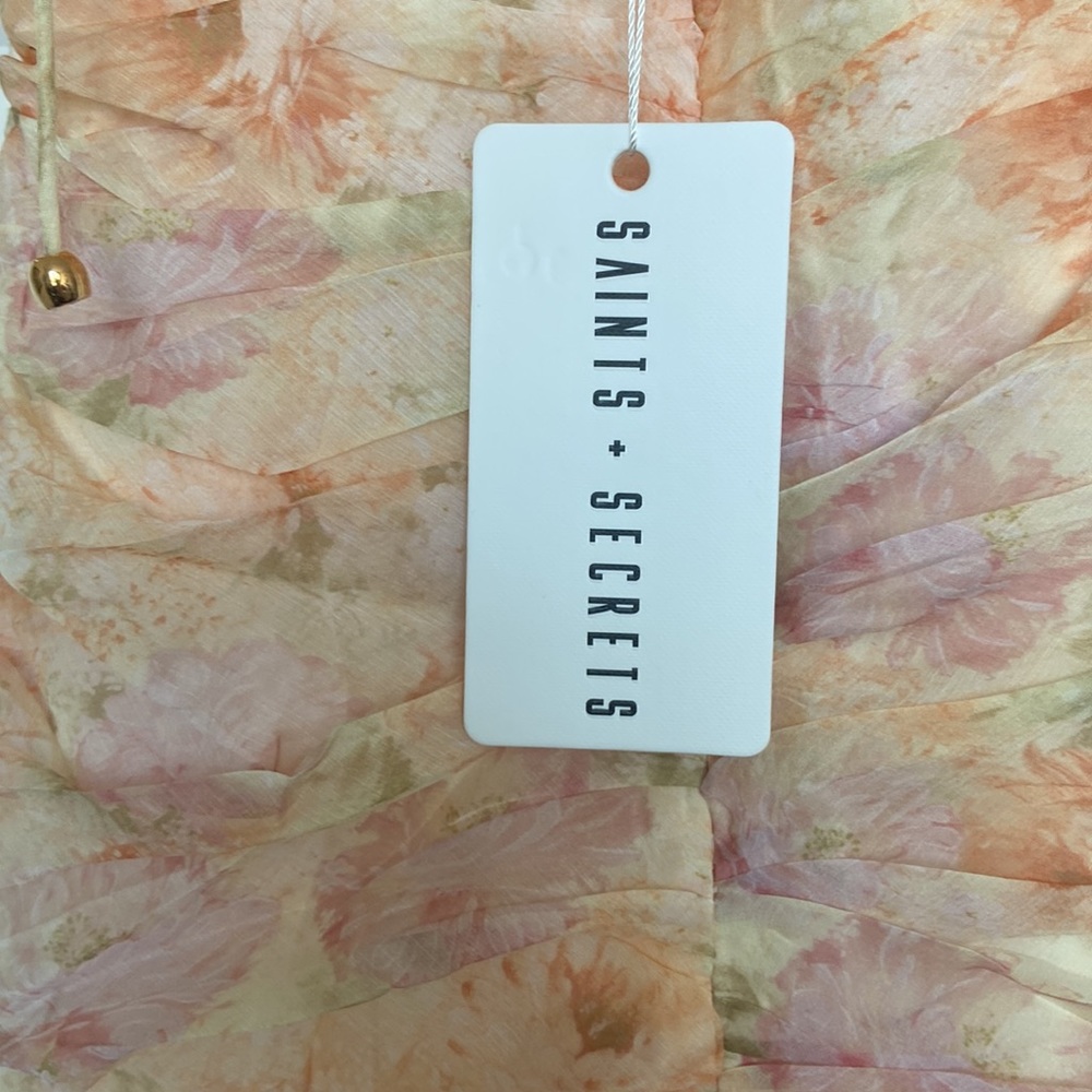 Puff sleeve v neckline mini dress - Picture 4 of 8